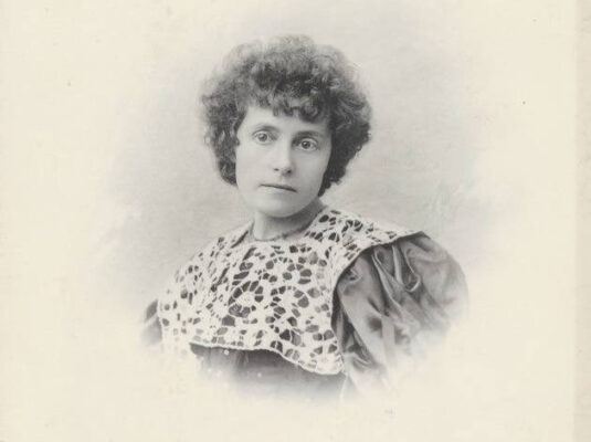 Photograph of Margarethe Lenore Selenka (1860-1922) at the Conference